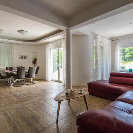 Charming In With Private Swimming Pool Вилла