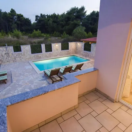 Charming In With Private Swimming Pool Вилла Задар