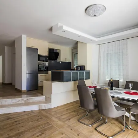 Charming In With Private Swimming Pool Задар