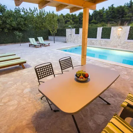 Willa Charming In With Private Swimming Pool