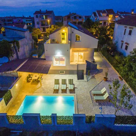Charming In With Private Swimming Pool Willa Zadar